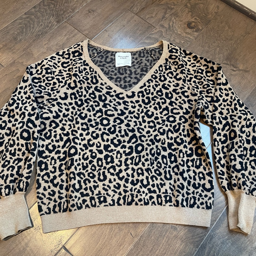 Abercrombie & Fitch Leopard Knit Sweater - Large